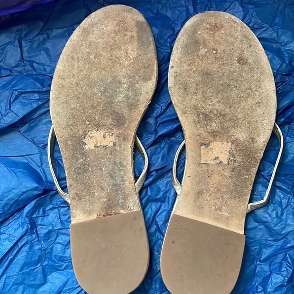 Tory Burch ladies size 9M, used lots of wear remaining. Please look at photos - Picture 5 of 7